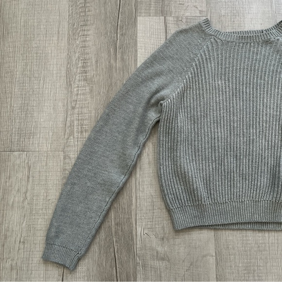 Women’s Grey Aeropostale Knit Sweater - Picture 2 of 4